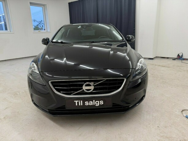 volvo-v40-diesel-2012-big-0