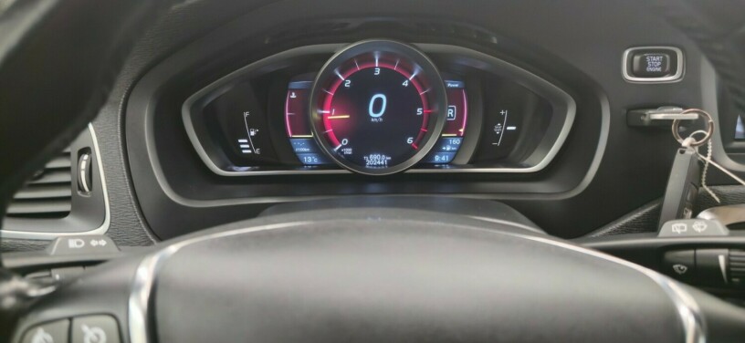 volvo-v40-diesel-2012-big-9