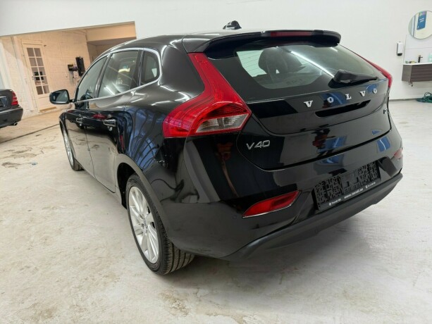 volvo-v40-diesel-2012-big-5