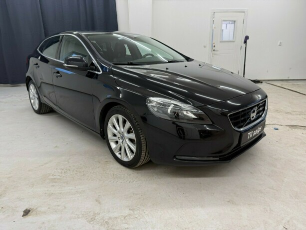 volvo-v40-diesel-2012-big-1