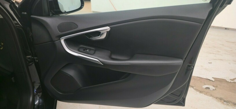 volvo-v40-diesel-2012-big-17