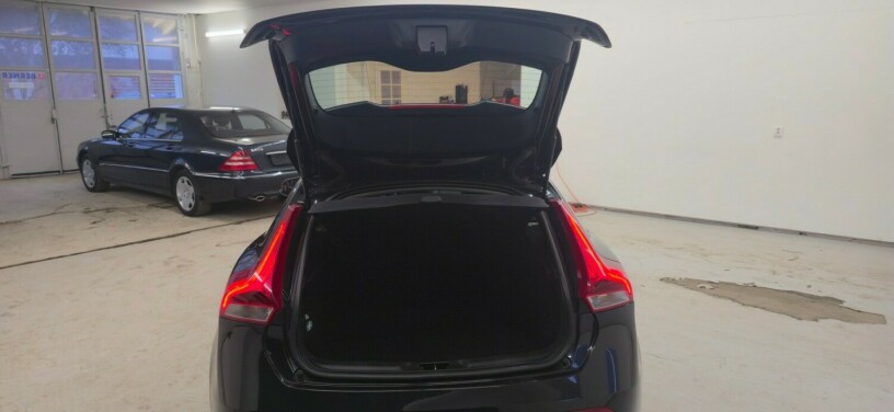 volvo-v40-diesel-2012-big-21