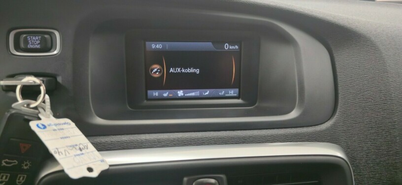 volvo-v40-diesel-2012-big-11