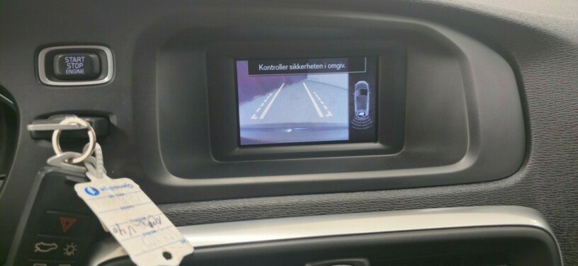 volvo-v40-diesel-2012-big-10