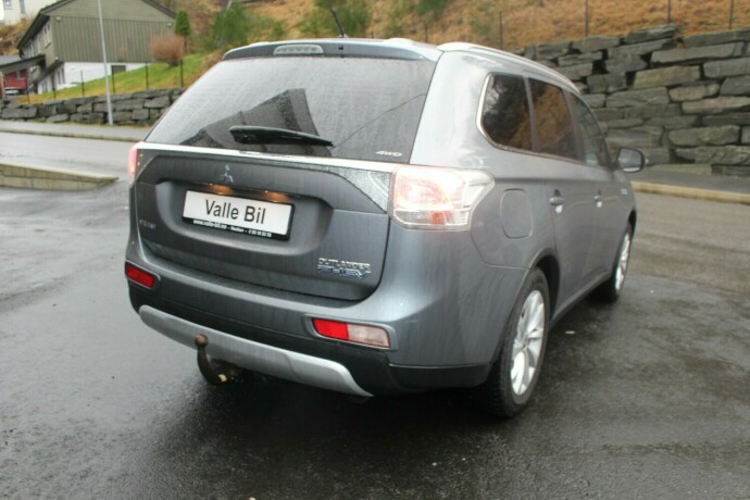 mitsubishi-outlander-elektrisitetbensin-2015-big-3