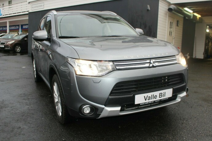 mitsubishi-outlander-elektrisitetbensin-2015-big-0