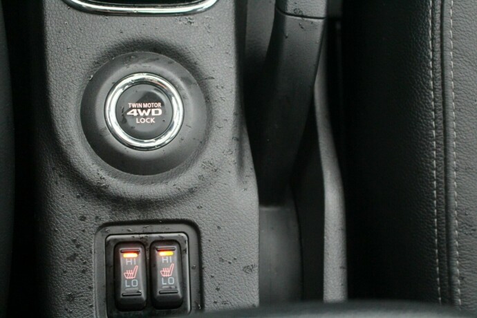 mitsubishi-outlander-elektrisitetbensin-2015-big-19