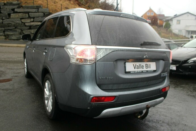 mitsubishi-outlander-elektrisitetbensin-2015-big-2