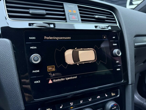 volkswagen-golf-elektrisitetbensin-2018-big-16