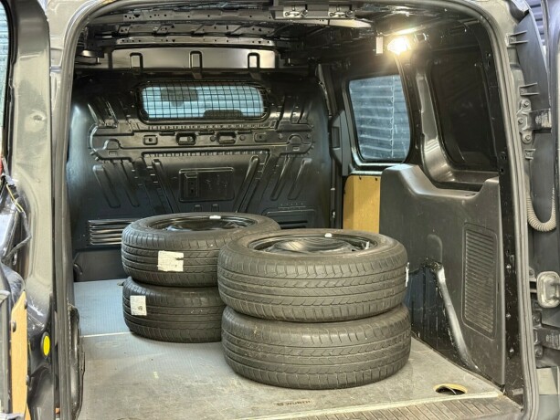 ford-transit-connect-diesel-2017-big-26