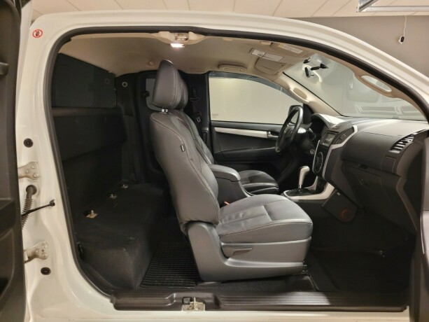 isuzu-d-max-diesel-2016-big-15