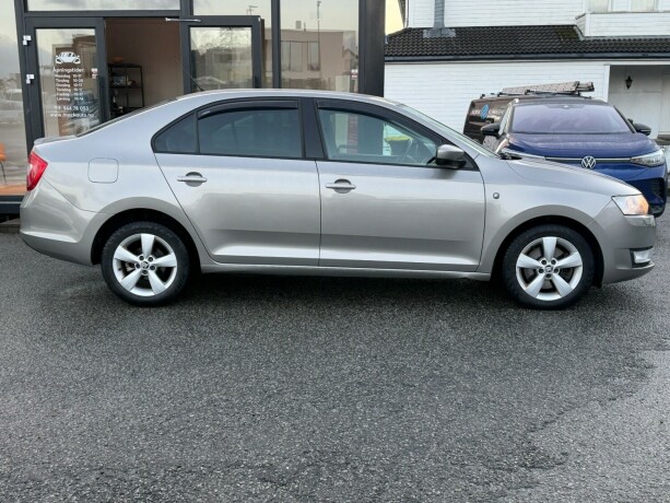 skoda-rapid-diesel-2013-big-5