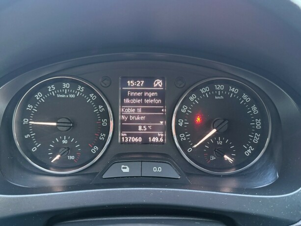 skoda-rapid-diesel-2013-big-14