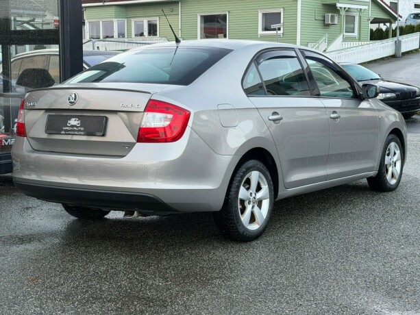 skoda-rapid-diesel-2013-big-4