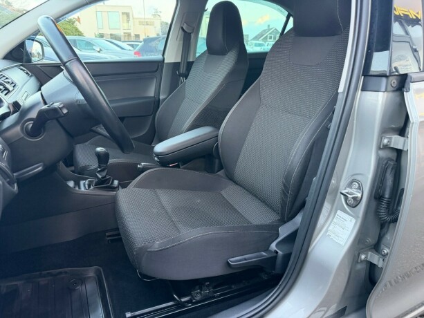 skoda-rapid-diesel-2013-big-12