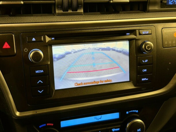 toyota-auris-elektrisitetbensin-2013-big-17