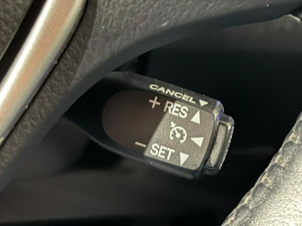 toyota-auris-elektrisitetbensin-2013-big-16