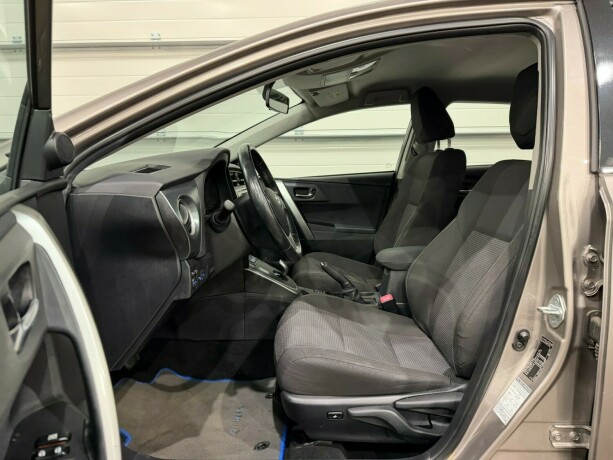 toyota-auris-elektrisitetbensin-2013-big-7