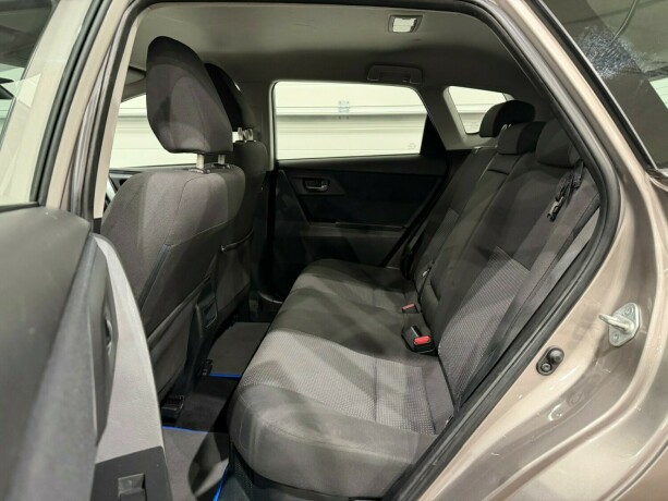 toyota-auris-elektrisitetbensin-2013-big-10