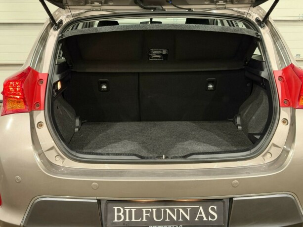 toyota-auris-elektrisitetbensin-2013-big-11