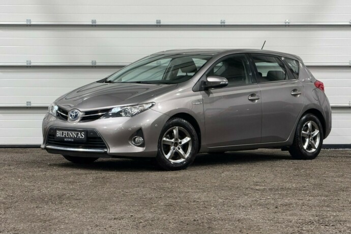 toyota-auris-elektrisitetbensin-2013-big-6
