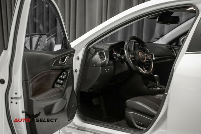 mazda-3-bensin-2017-big-18