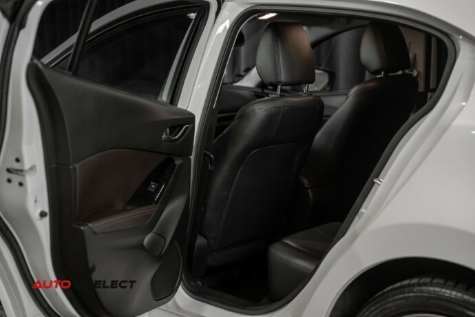 mazda-3-bensin-2017-big-13