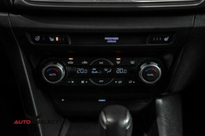 mazda-3-bensin-2017-big-35