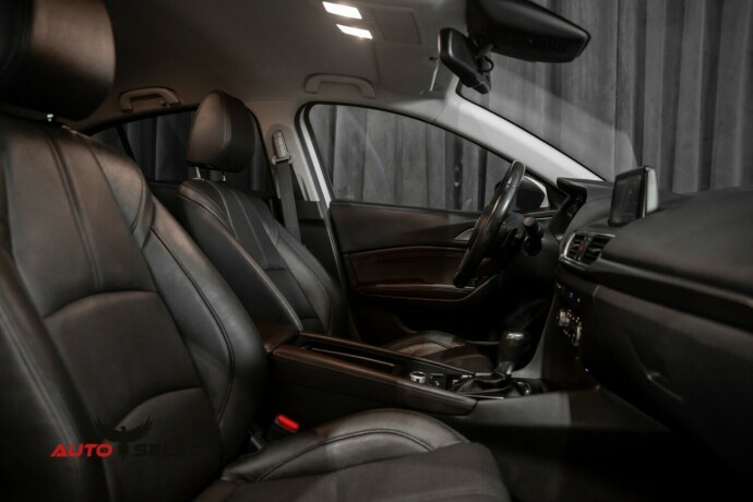 mazda-3-bensin-2017-big-17