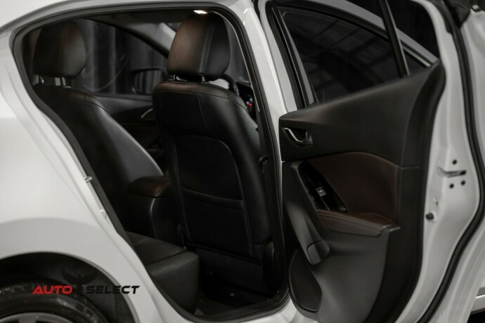 mazda-3-bensin-2017-big-11