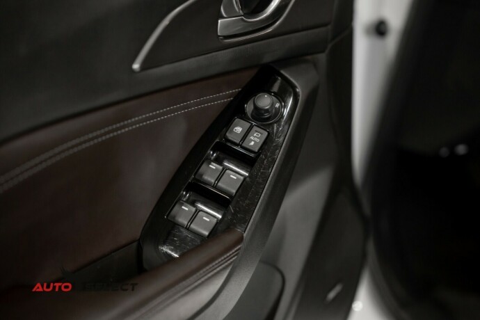 mazda-3-bensin-2017-big-19