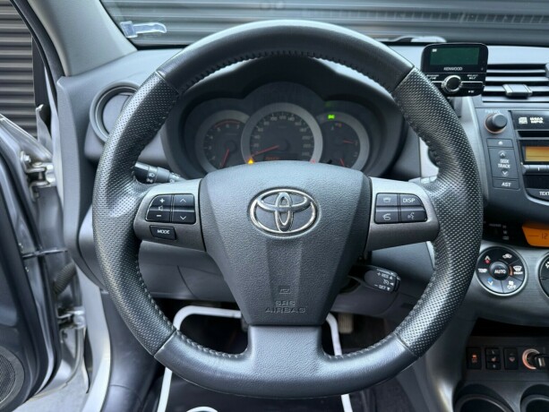 toyota-rav4-diesel-2009-big-13