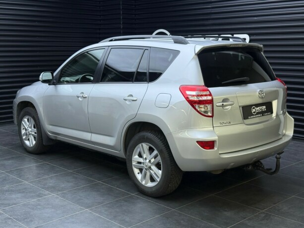 toyota-rav4-diesel-2009-big-1