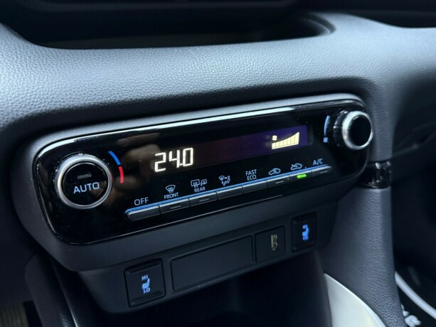 toyota-yaris-elektrisitetbensin-2020-big-22