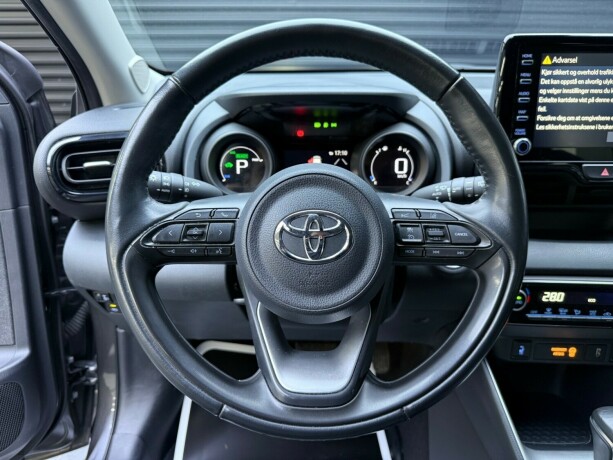 toyota-yaris-elektrisitetbensin-2020-big-13