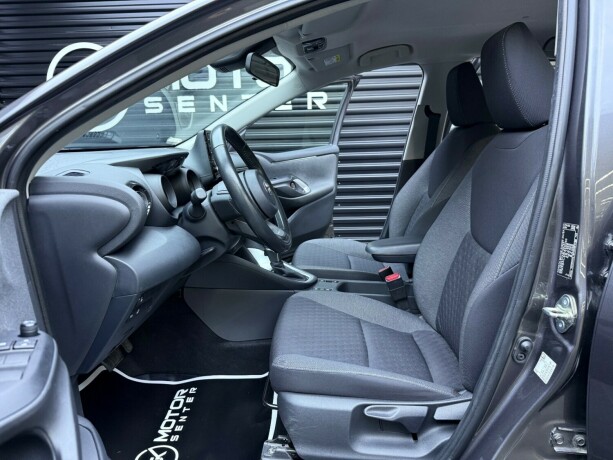 toyota-yaris-elektrisitetbensin-2020-big-26