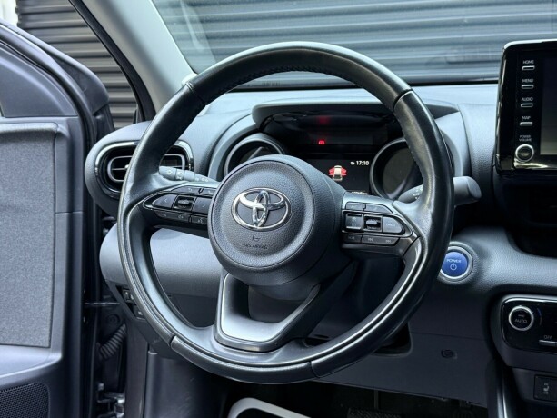 toyota-yaris-elektrisitetbensin-2020-big-12