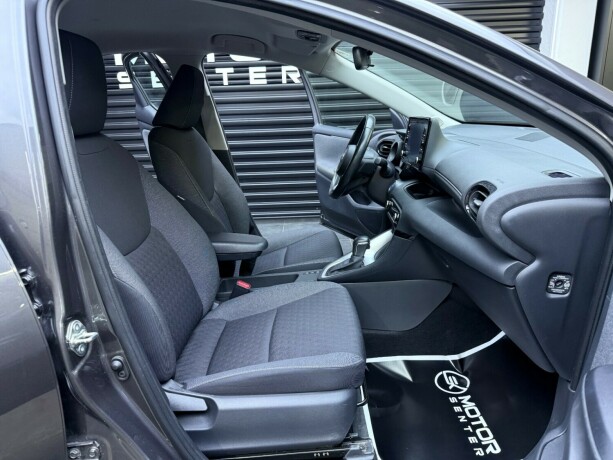 toyota-yaris-elektrisitetbensin-2020-big-27