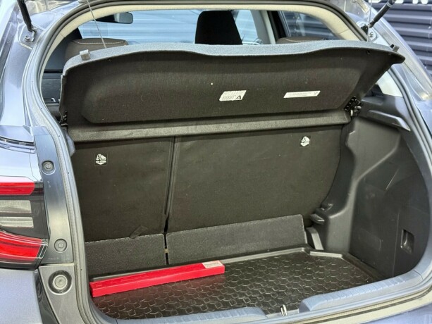 toyota-yaris-elektrisitetbensin-2020-big-30