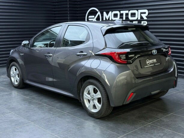 toyota-yaris-elektrisitetbensin-2020-big-1