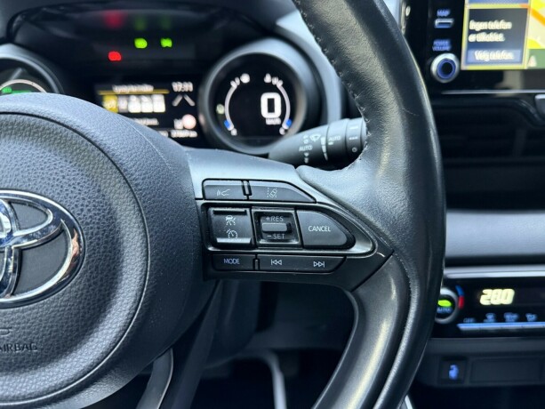 toyota-yaris-elektrisitetbensin-2020-big-15