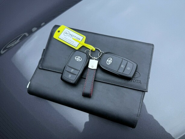 toyota-yaris-elektrisitetbensin-2020-big-33