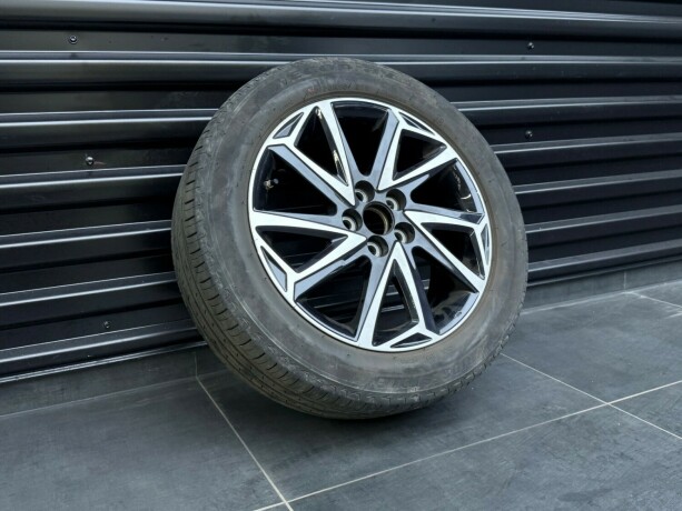 toyota-yaris-elektrisitetbensin-2020-big-31