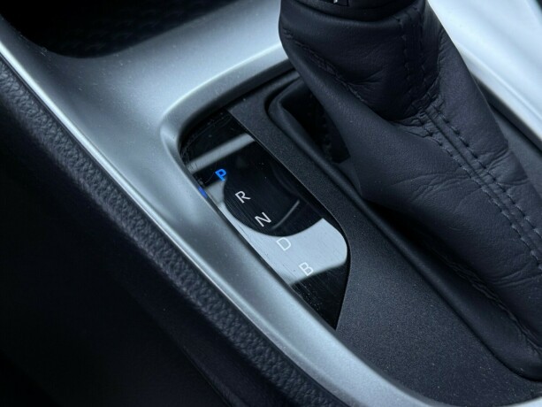 toyota-yaris-elektrisitetbensin-2020-big-23