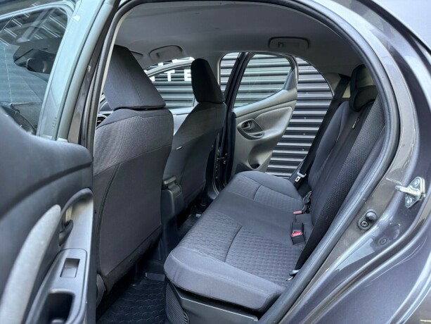 toyota-yaris-elektrisitetbensin-2020-big-28