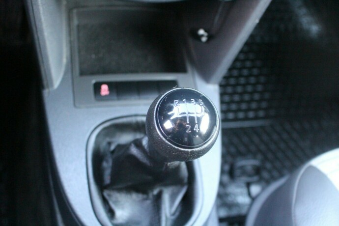 volkswagen-caddy-diesel-2012-big-10