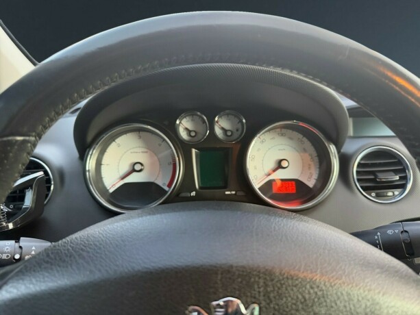 peugeot-308-diesel-2010-big-22