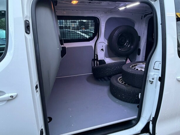 peugeot-expert-diesel-2021-big-12