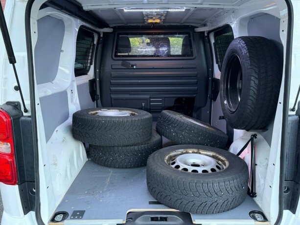 peugeot-expert-diesel-2021-big-13