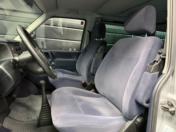 volkswagen-caravelle-diesel-2000-big-10